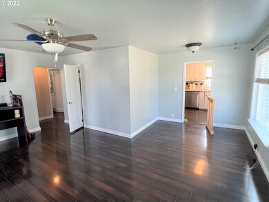 712 E 8th St, Newberg, OR 97132 - photo 3