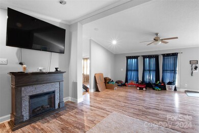 1375 Woodend Ln, Clover, SC 29710 - photo 5