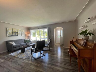 304 S Maple St, La Crescent, MN 55947 - photo 3