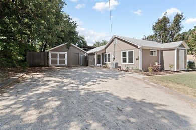 1301 Lindsey St, Denton, TX 76205 - photo 3