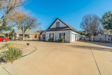 3205 Crossbridge Cir, Granbury, TX 76049 - photo 2