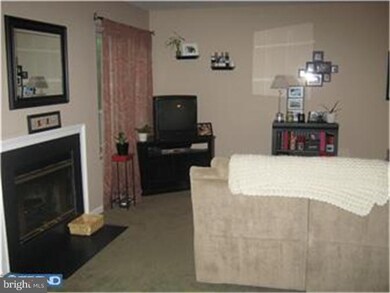 236 Colette Ct unit 1310, Levittown, PA 19057 - photo 3
