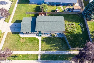 2317 W Springbrook Ct, Grand Forks, ND 58201 - photo 2