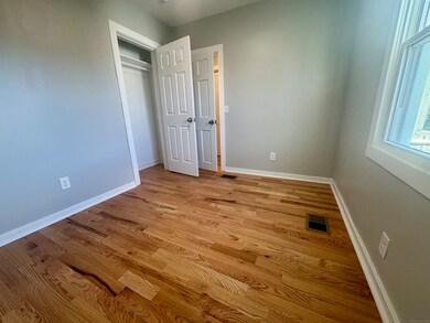 109 Churchill St unit 1st Floor, Fairfield, CT 06824 - photo 7