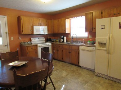 301 Pineridge Dr, Hopkinsville, KY 42240 - photo 3