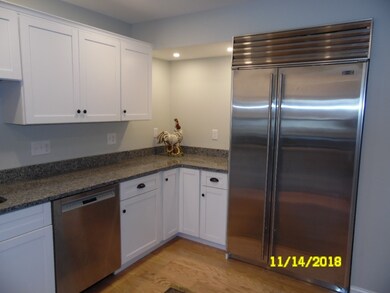 135 Woodburn Dr, Methuen, MA 01844 - photo 5