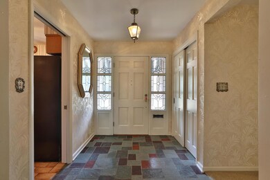 226 Croswell Rd, Columbus, OH 43214 - photo 4