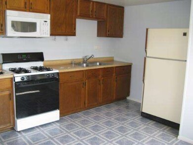 104 Siesta Rd, Carpentersville, IL 60110 - photo 5