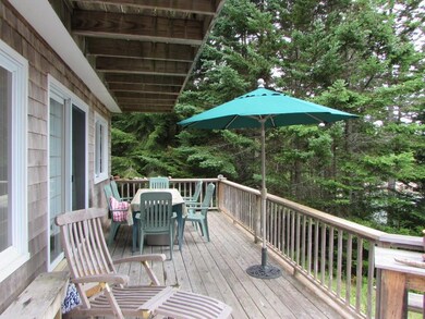 Enjoy al fresco dining on the deck!