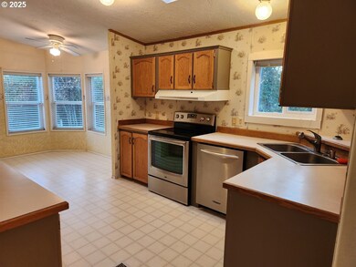 36451 S Sawtell Rd unit 16, Molalla, OR 97038 - photo 5