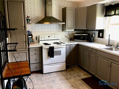 306 Depot St, Woodville, OH 43469 - photo 6