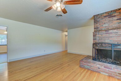 2001SycamoreDrive_018