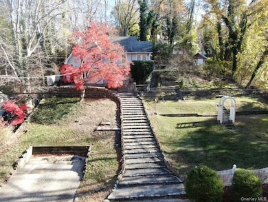 55 Woodhull Landing Rd, Sound Beach, NY 11789 - photo 5