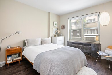 210 W 19th St unit 3A, New York, NY 10011 - photo 5