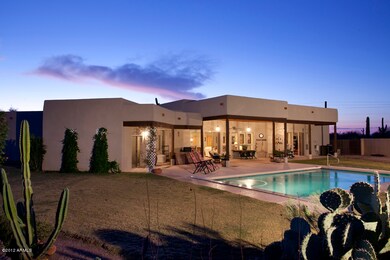 STUNNING VIEWS FROM POOL!