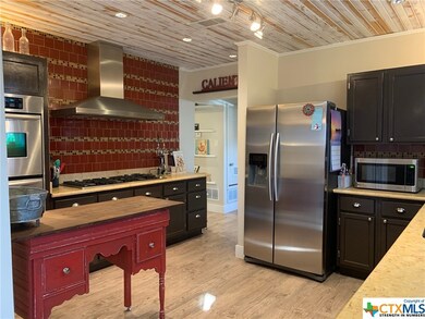 1012 N San Marcos St, Seguin, TX 78155 - photo 2