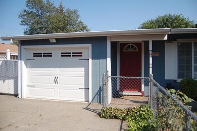 1005 SE Rogue Dr, Grants Pass, OR 97526 - photo 2