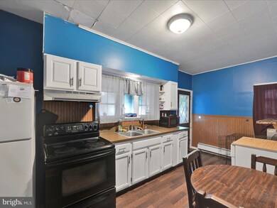 211 Lincoln Ave, Schuylkill Haven, PA 17972 - photo 4