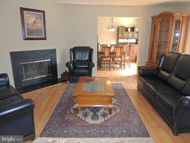 4017 Chetham Way unit 20-209, Woodbridge, VA 22192 - photo 2