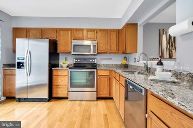 8329 Linden Oaks Ct, Lorton, VA 22079 - photo 3