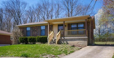 9018 Lantana Dr, Louisville, KY 40229 - photo 3