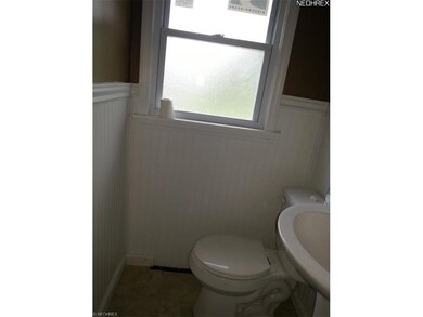 4840 Southwood Dr, Sheffield Lake, OH 44054 - photo 6