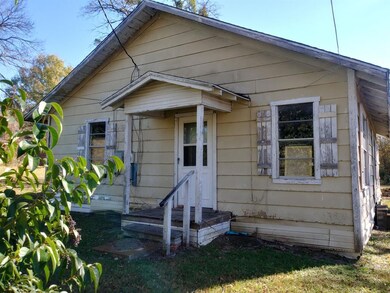 529 W Locust St, Whitewright, TX 75491 - photo 7