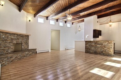06-2 Living_Room_4