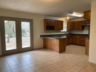 1607 Mcanear St, Cleburne, TX 76033 - photo 2