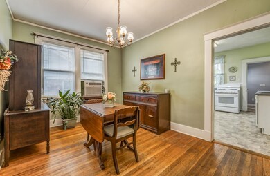 Dining area with cooling unit, hardwood / wood-sty