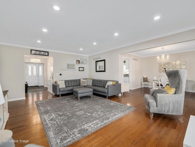 2S386 Seneca Dr, Wheaton, IL 60189 - photo 6