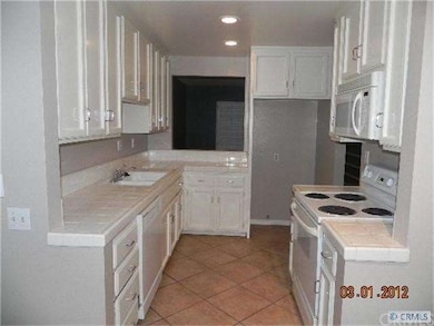 pass through window from kitchen to dining area