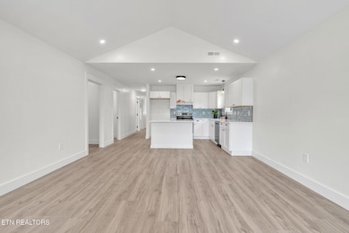 6-web-or-mls-814 Hendrickson-9774