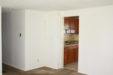 986 Harwood Dr, Columbus, OH 43228 - photo 3