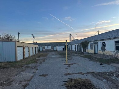 401 Russworm Dr, Watonga, OK 73772 - photo 4