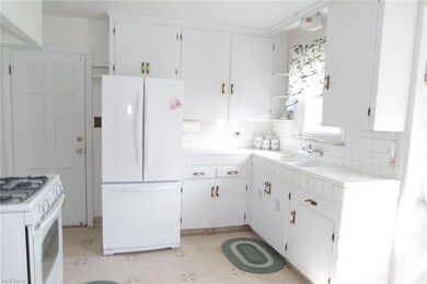 30520 Ridge Rd, Wickliffe, OH 44092 - photo 2