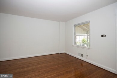 304 Grovethorn Rd, Middle River, MD 21220 - photo 5