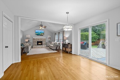 1131 Thackery Ln unit 6, Naperville, IL 60564 - photo 3