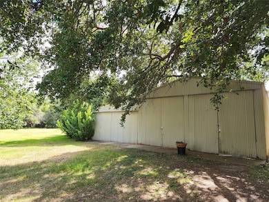 2306 Powell St, Bay City, TX 77414 - photo 4