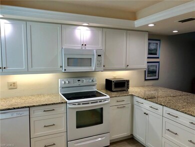 Beautiful granite tops, Lots of storage cabinets m