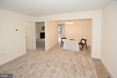 9523 Poplar Leaf Ct, Fairfax, VA 22031 - photo 5