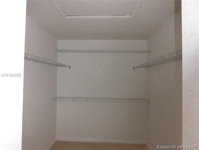 MATER SUITE W/IN CLOSET
