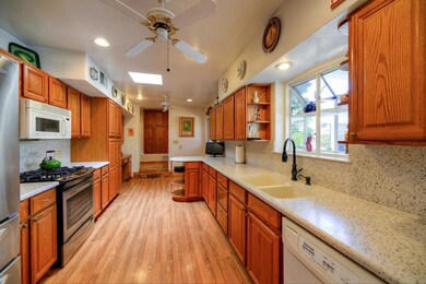 004_Kitchen