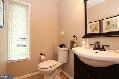 8508 Carlynn Dr, Bethesda, MD 20817 - photo 6