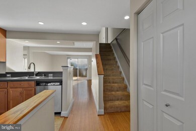 11818 Ashbrook Ct, Germantown, MD 20876 - photo 3