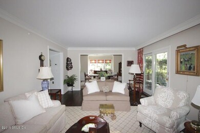 living room oppos. view