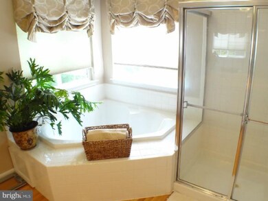 8109 Mallard Shore Dr, Laurel, MD 20724 - photo 2