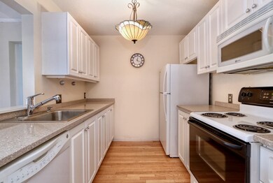 273 Cambridge Rd unit 302, Woburn, MA 01801 - photo 5
