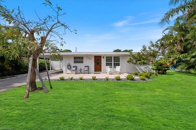 1280 Embassy Ln, Naples, FL 34104 - photo 2