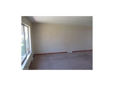 226 Erieview Blvd, Sheffield Lake, OH 44054 - photo 2